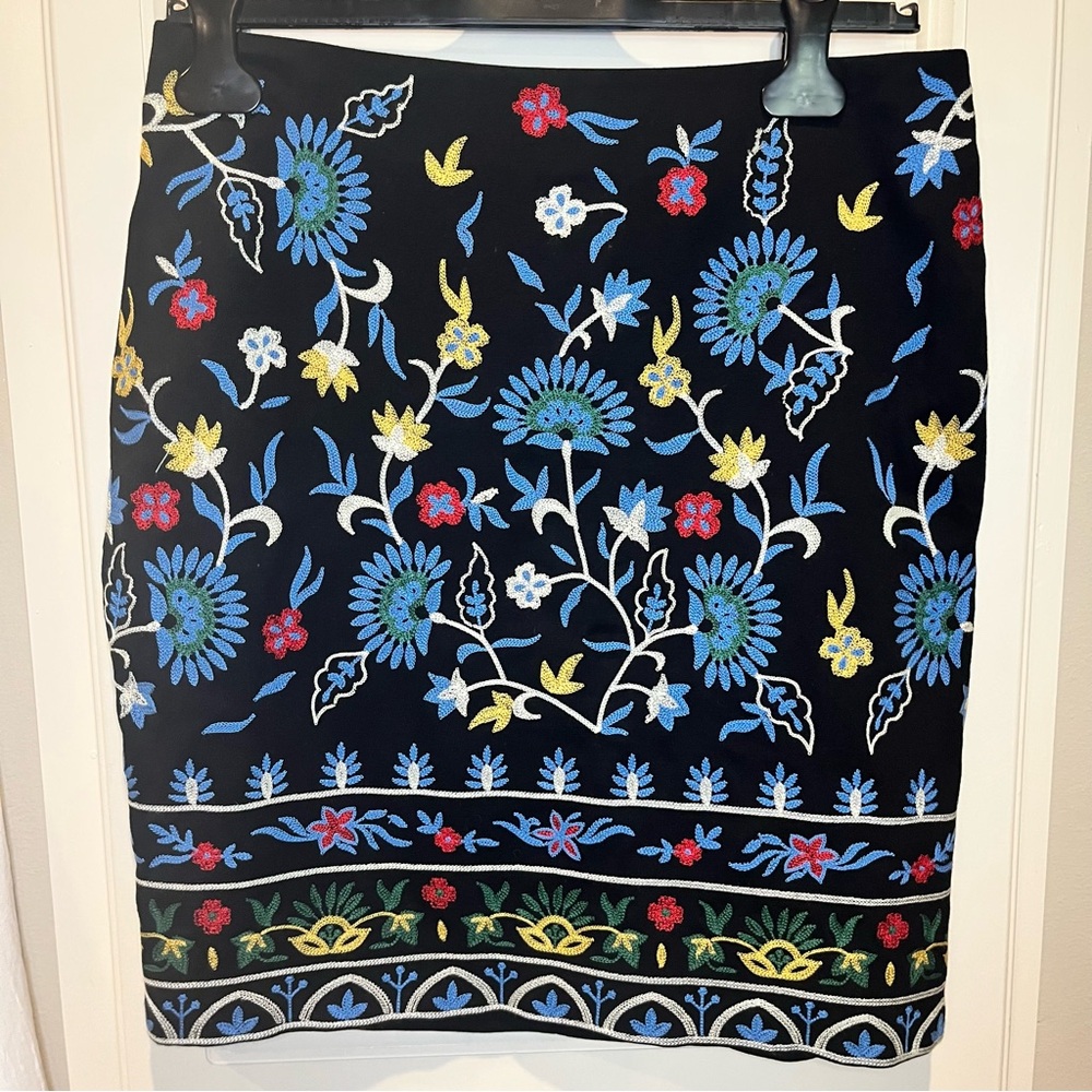 J. McLaughlin Bainbridge Pencil Skirt 6 Embroidered Womens On Black Stretch